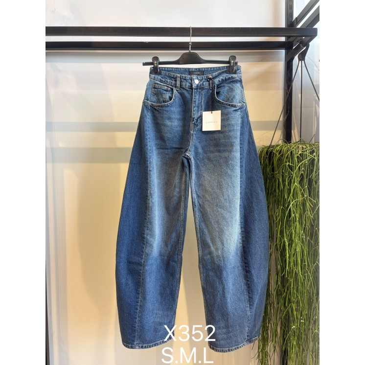 X352